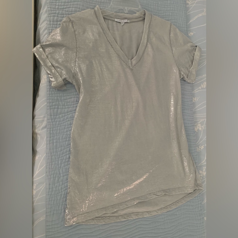 Silver/Gray tshirt. Size S/M. - Picture 7 of 8